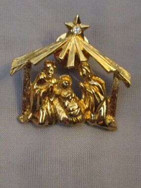 Vintage Avon Nativity gold tone collectors Christmas pin